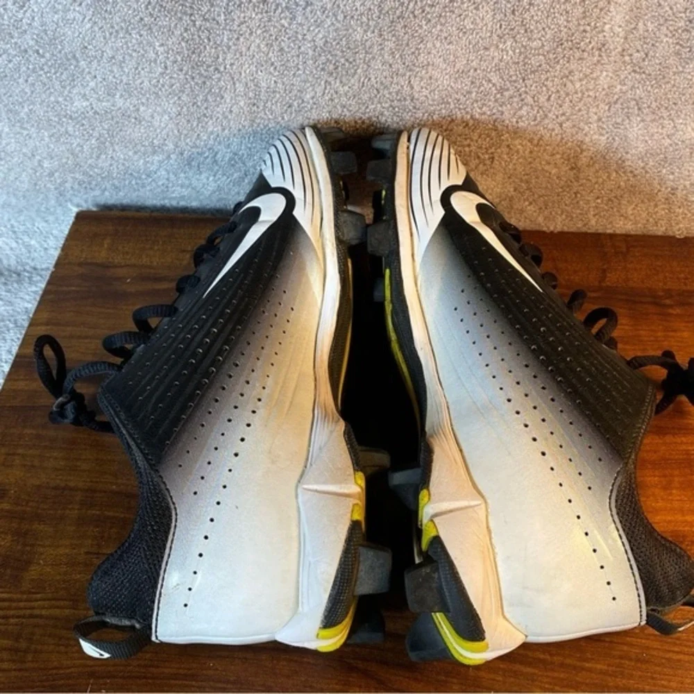Nike BSBL FastFlex Vapor‎ Shoes Boys Cleats Athletic Size 4.5Y